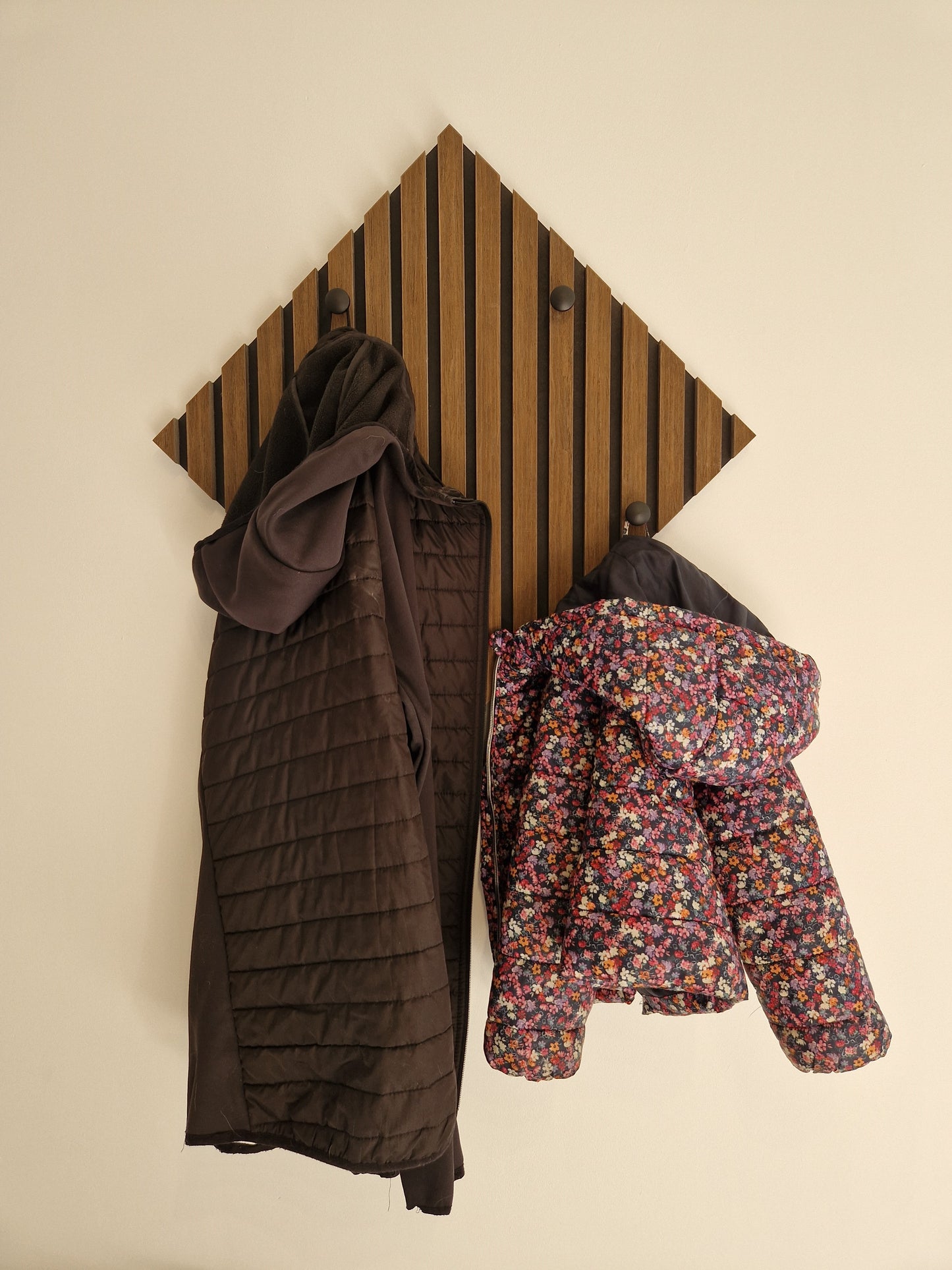 Acoustic coat rack
